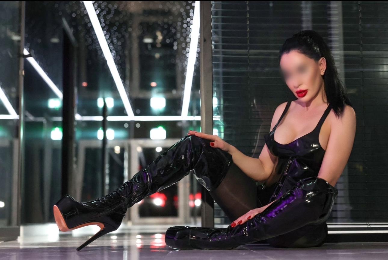 domina-lady-black-rose-in-stuttgart,-hof-und-regensburg